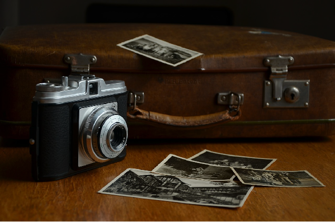 古いカメラと写真のイメージ